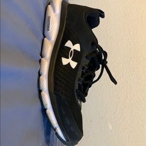 Women’s Under armor black charged shoe.